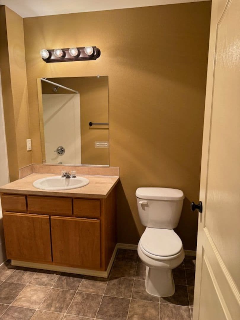 Salem Apartment: 4976 Turquoise Ave SE