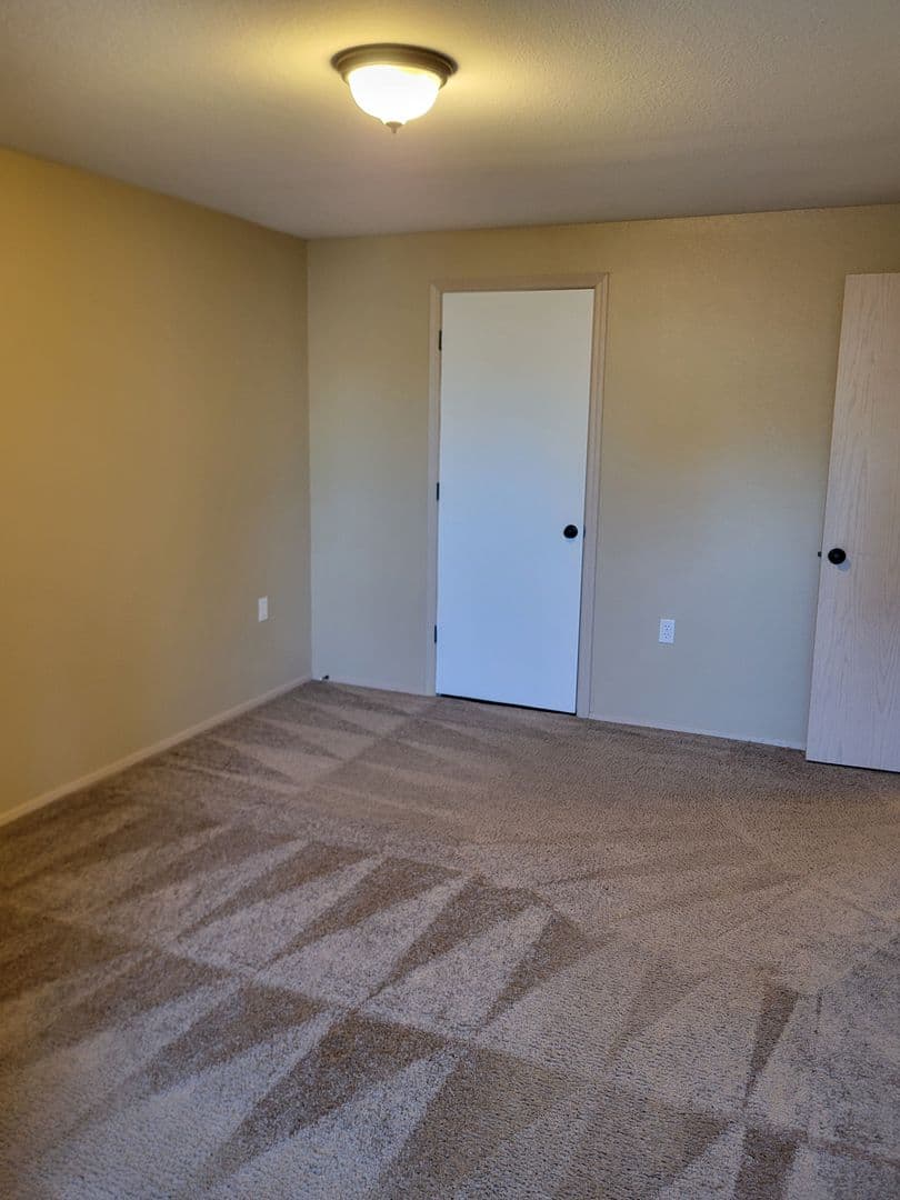 Salem Apartment: 435 Vista Ave SE