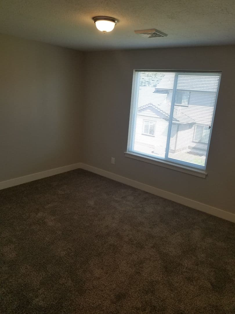 Stayton Apartment: 795 Rabbit Run