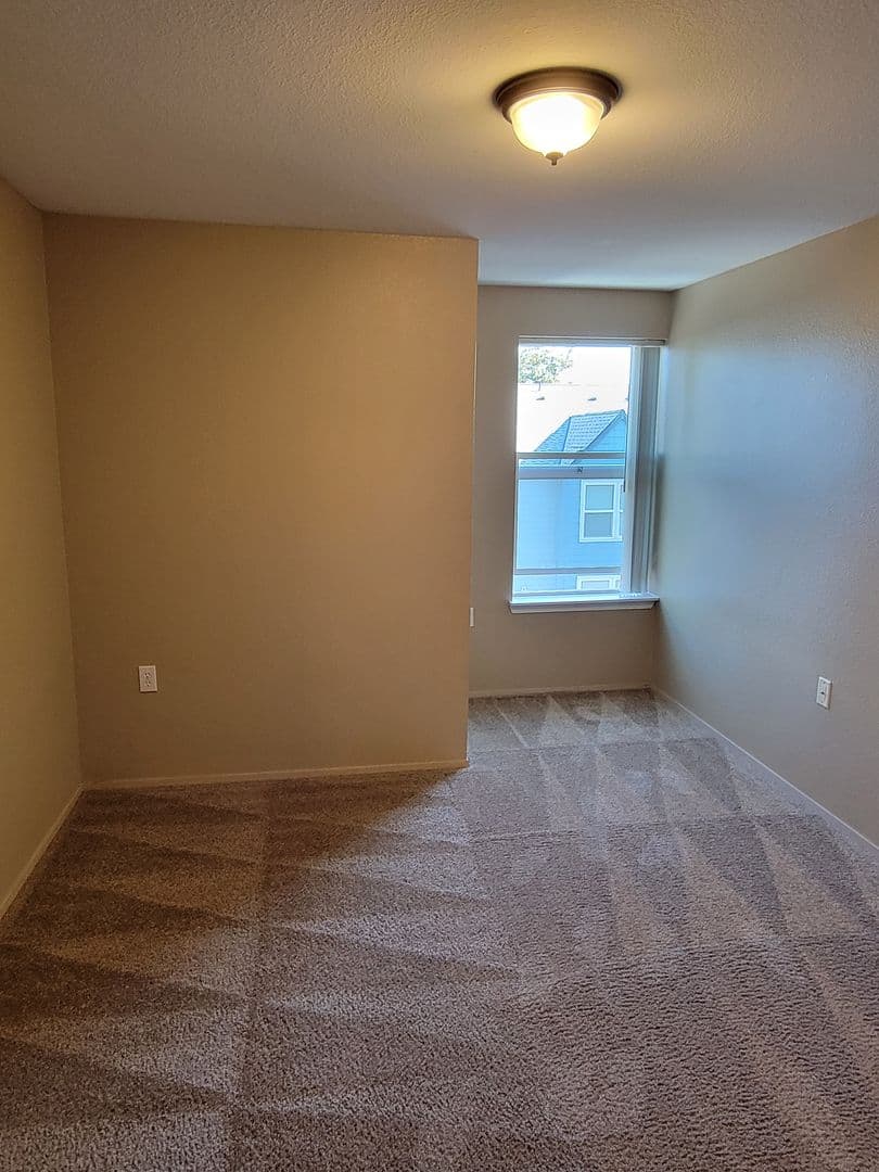 Salem Apartment: 435 Vista Ave SE