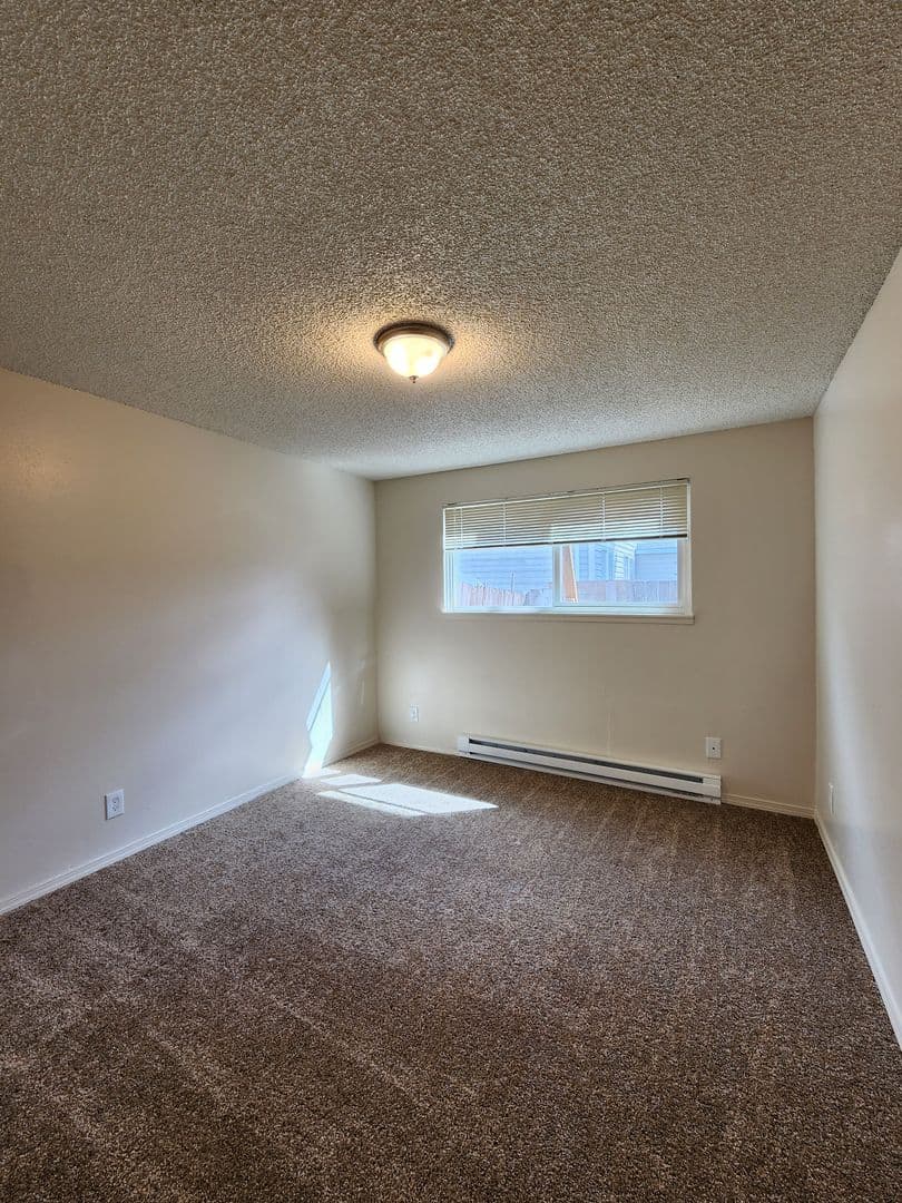 Salem Apartment: 3414 30th Ave NE