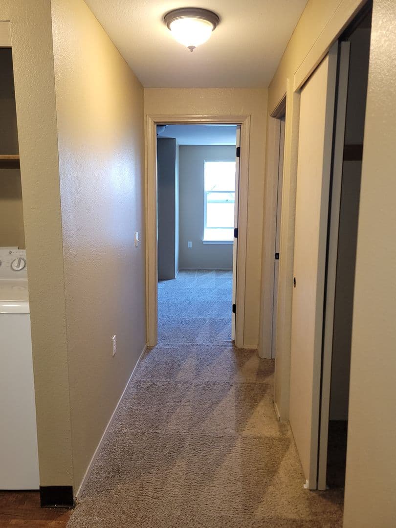 Salem Apartment: 435 Vista Ave SE
