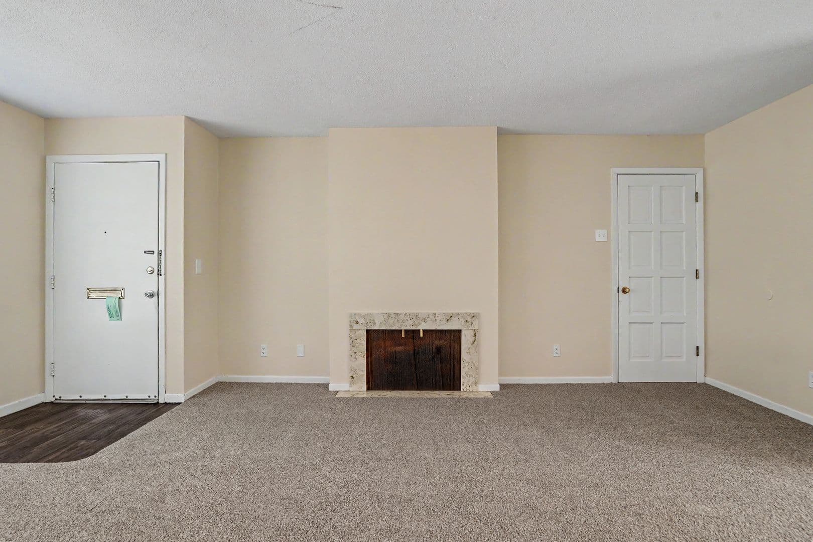 Salem Apartment: 260 Wilson St S