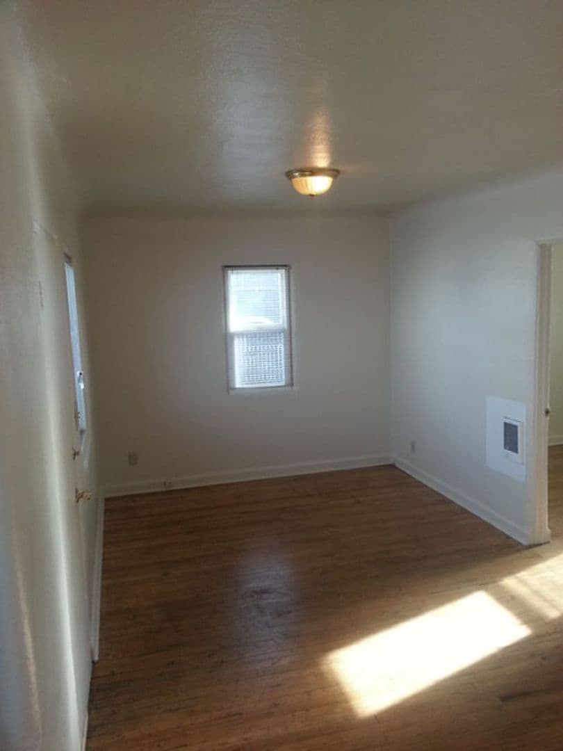 Salem Apartment: 1642 13th St SE