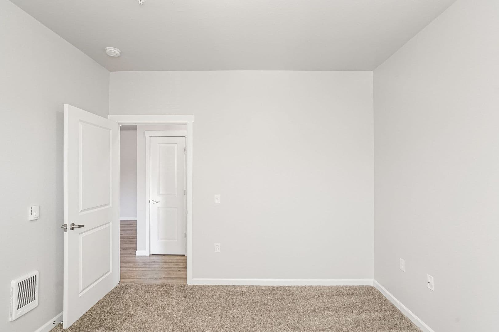 Salem Apartment: 3240 Harold Drive NE