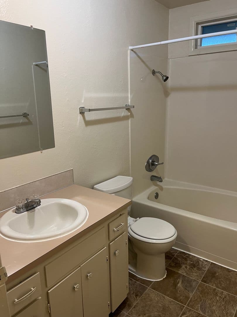 Salem Apartment: 4235 Fir Rest Way NE