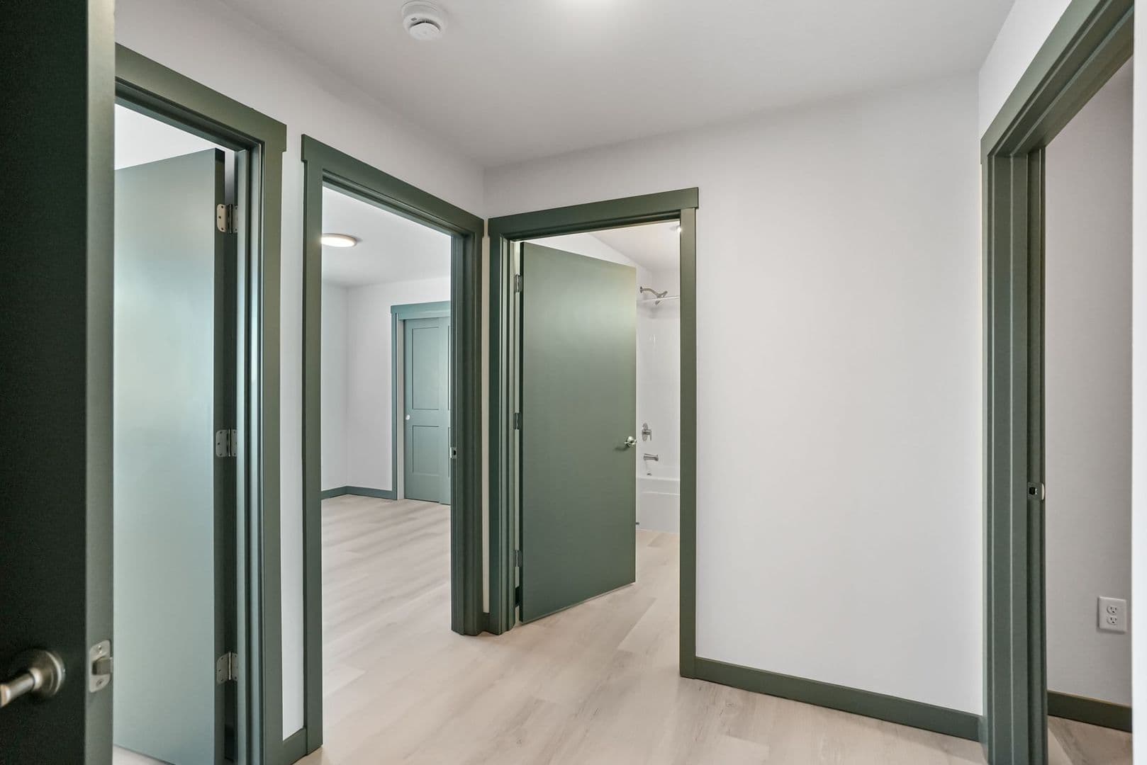Lebanon Apartment: 305 East Airport Road