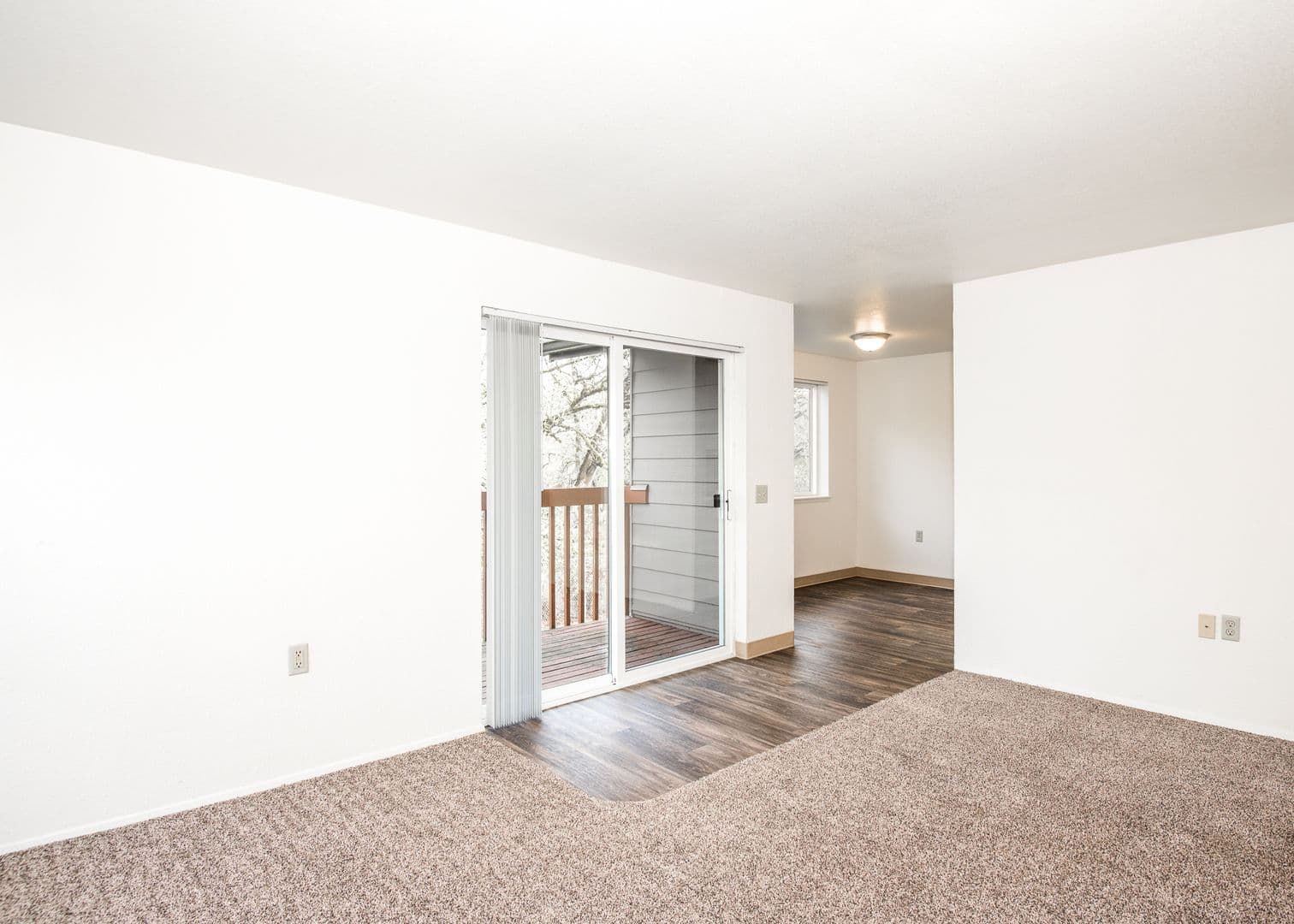 Sheridan Apartment: 937 SE Sheridan Road