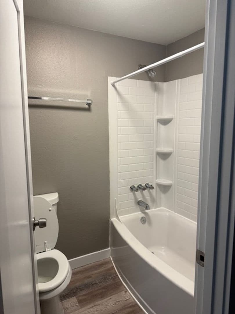 Salem Apartment: 2500 Lancaster Drive NE
