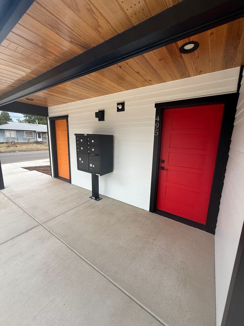 Keizer Apartment: 491 Marino Drive N