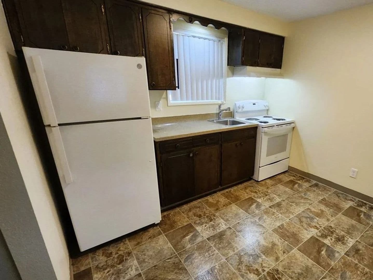 Salem Apartment: 158 Friendship Ave SE