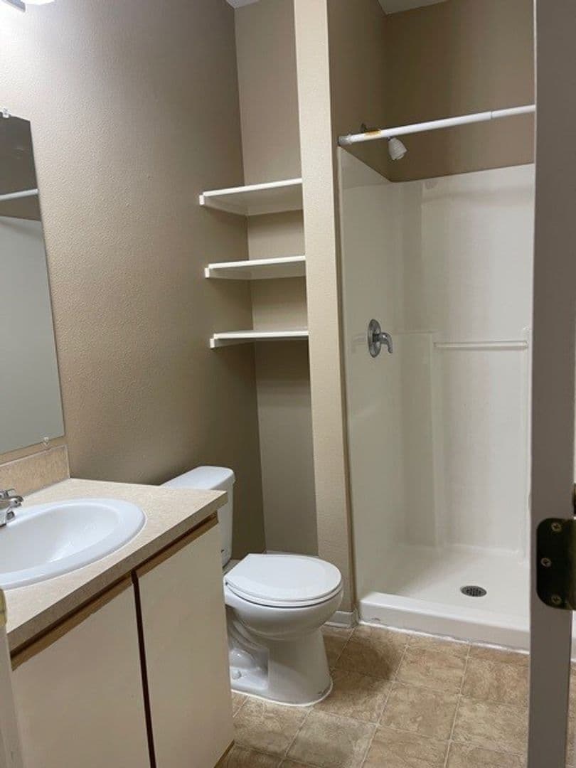McMinnville Apartment: 2850 SW 2nd St