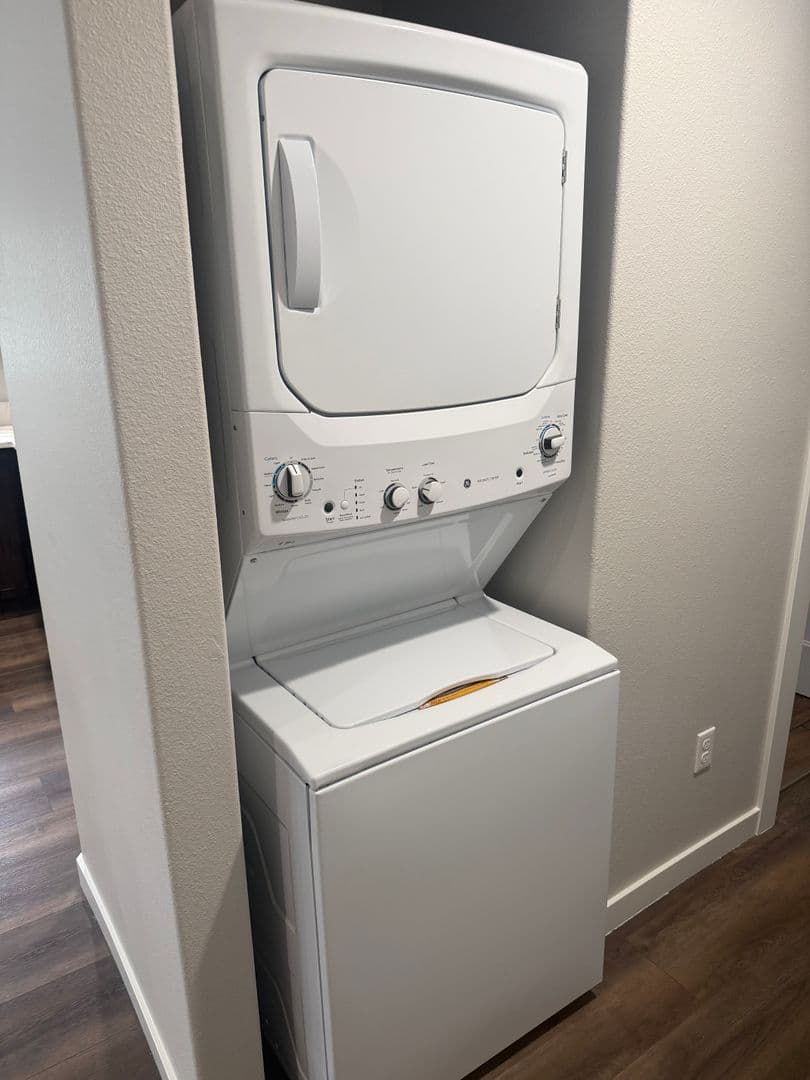 Keizer Apartment: 491 Marino Drive N