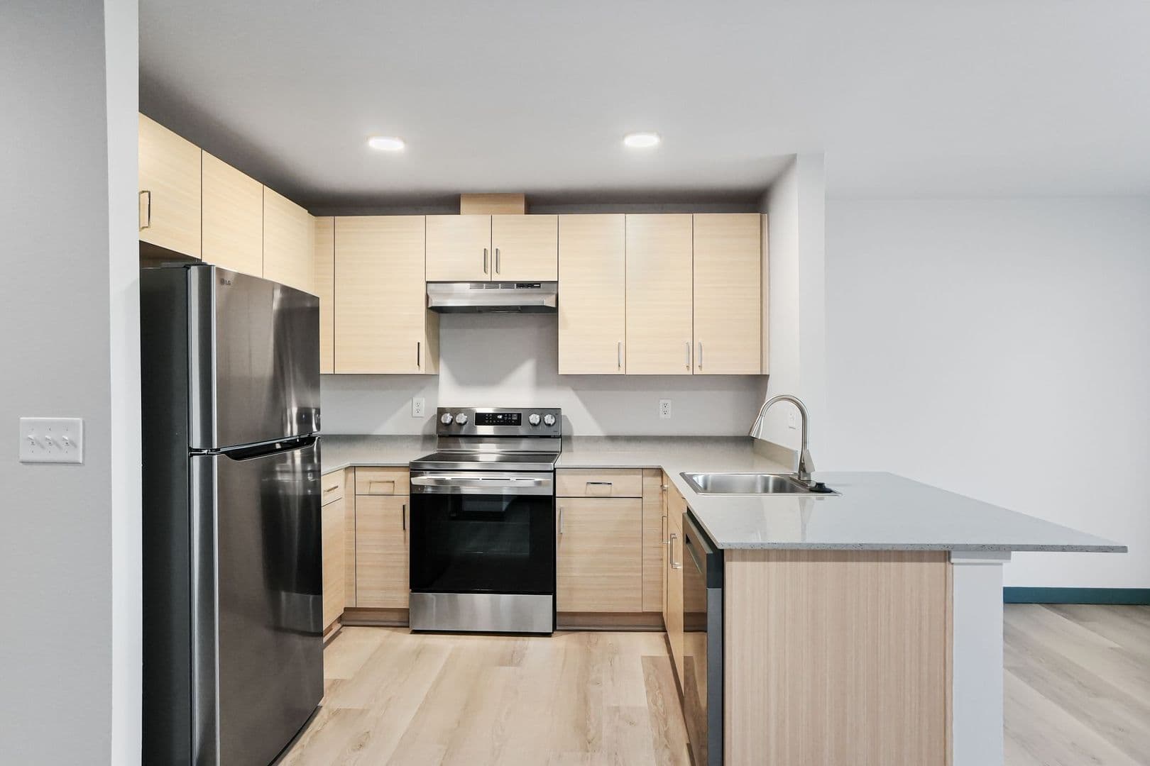 Lebanon Apartment: 305 East Airport Road