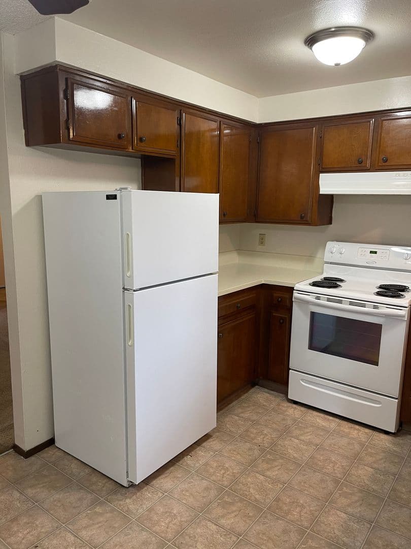 Keizer Apartment: 687 Bever Drive NE