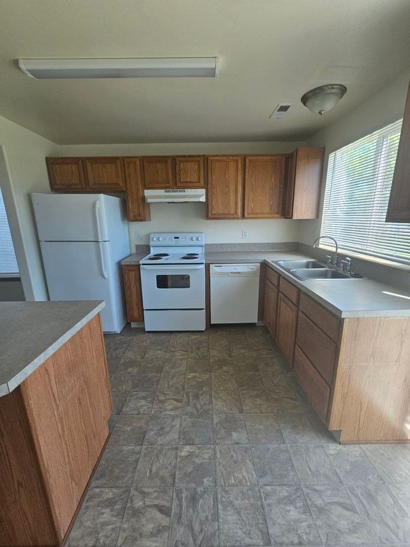 Albany Townhome: 3511 25th Court SE
