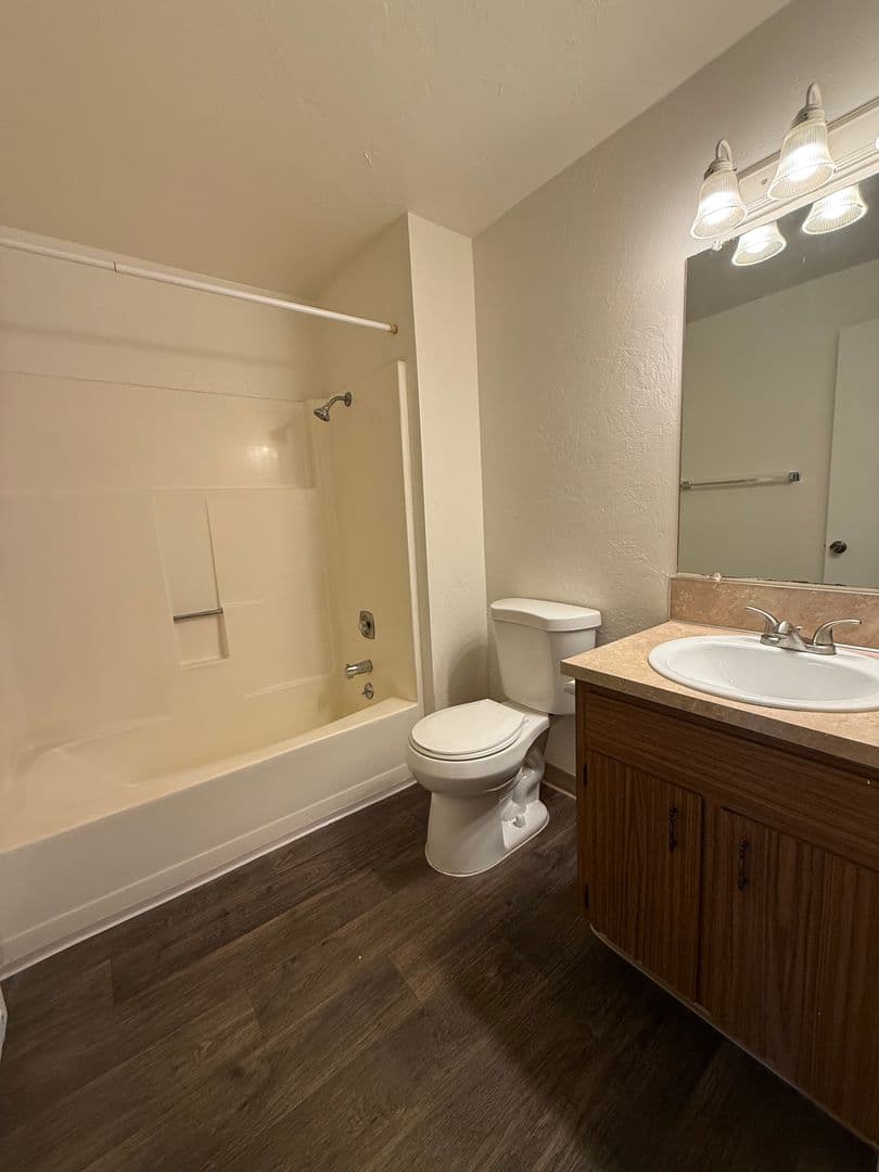 Salem Apartment: 3755 Hawthorne Ave NE
