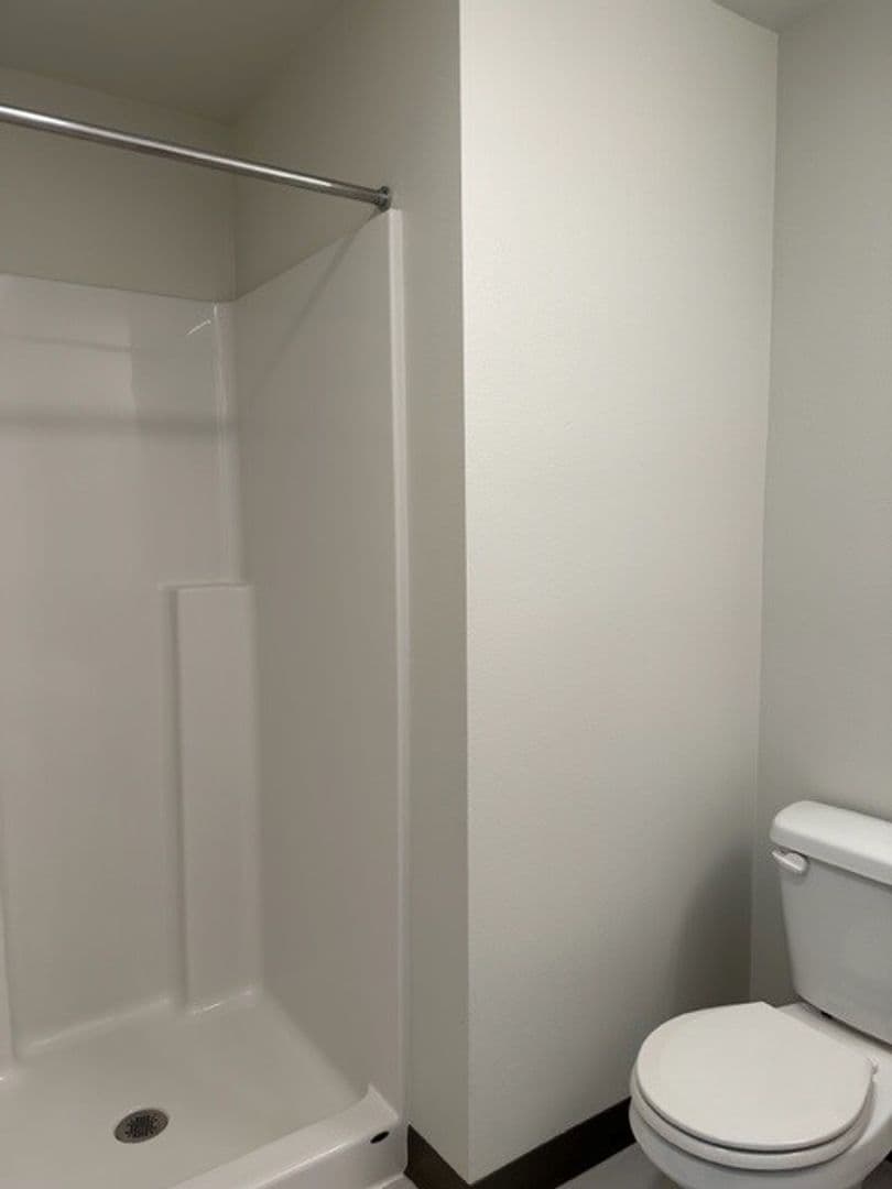 Salem Apartment: 990 Broadway St NE