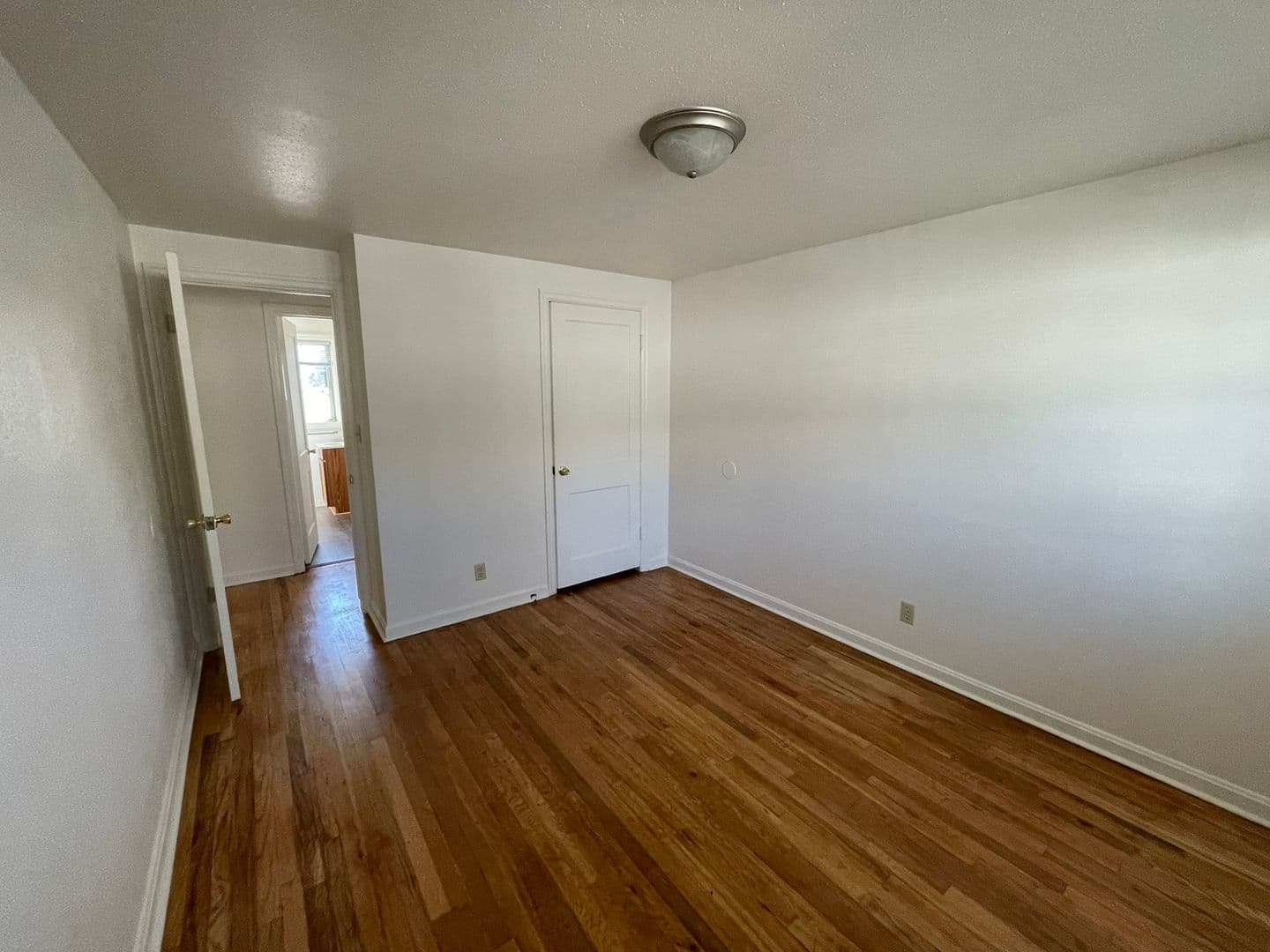 Roseburg Apartment: 1104 NE Freemont Ave