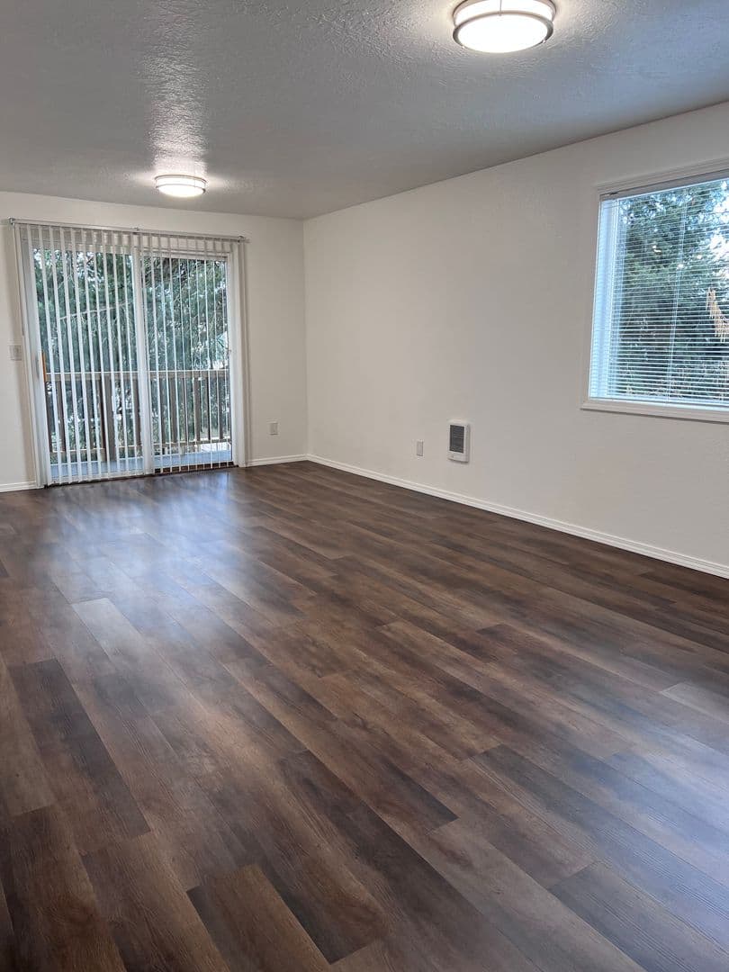 Salem Apartment: 3459 Hawthorne Ave NE