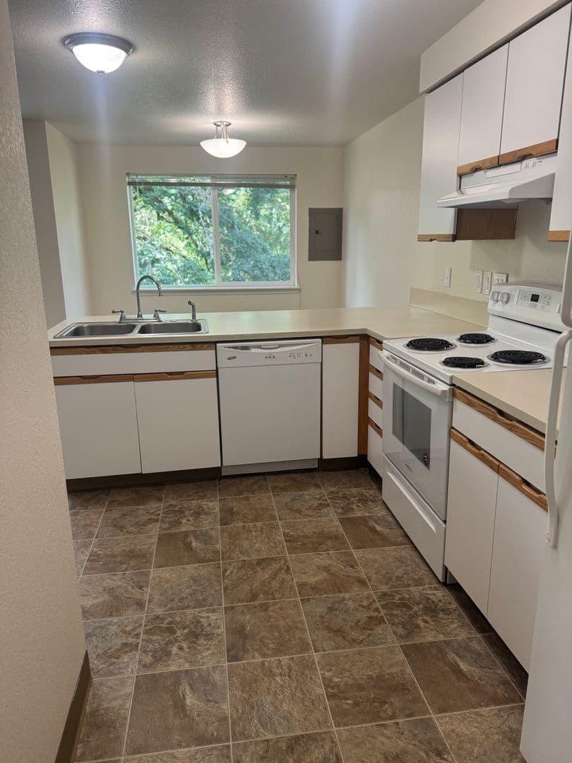 Independence Apartment: 205 N Gun Club Road