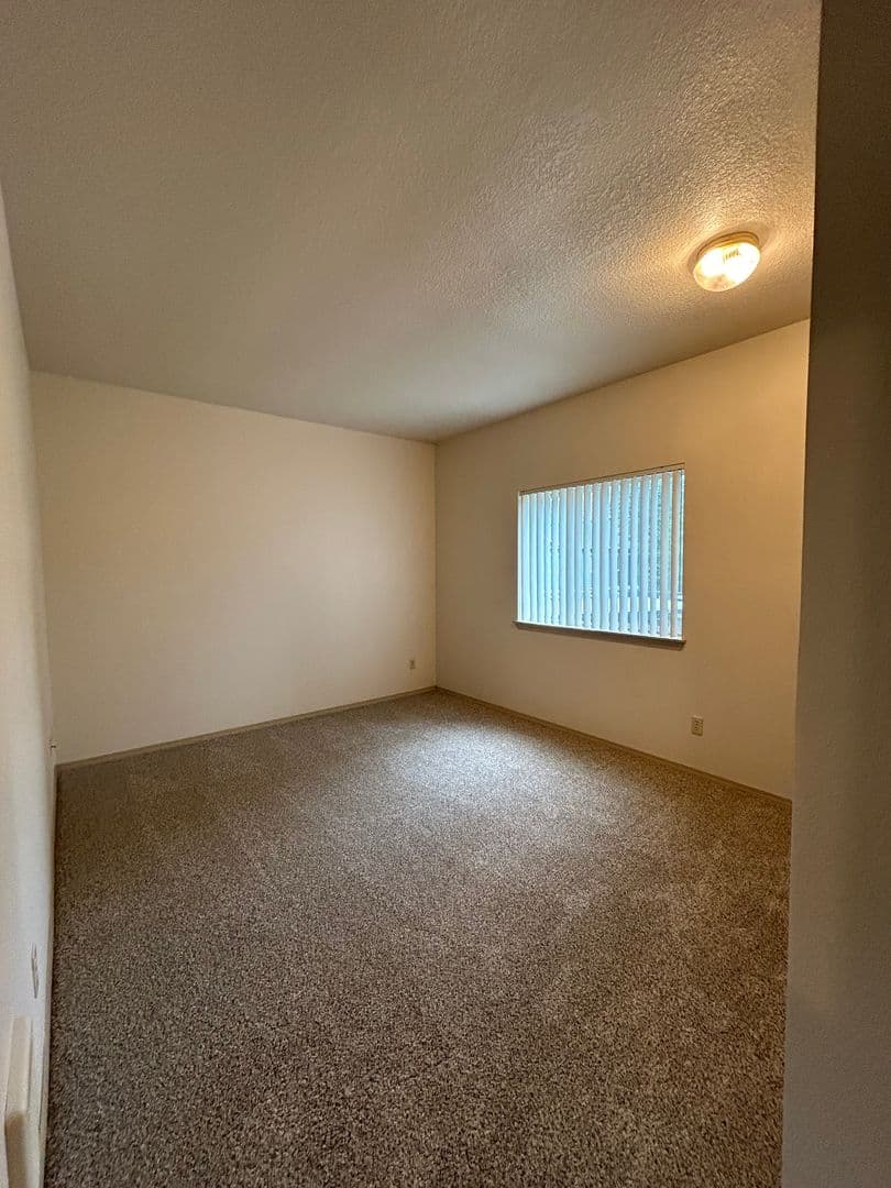 McMinnville Apartment: 2938 NE Evans St