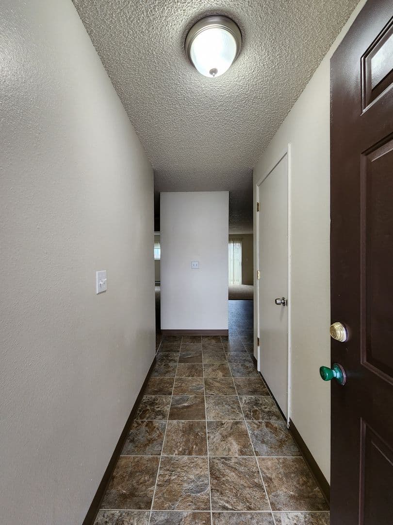 Salem Apartment: 3414 30th Ave NE