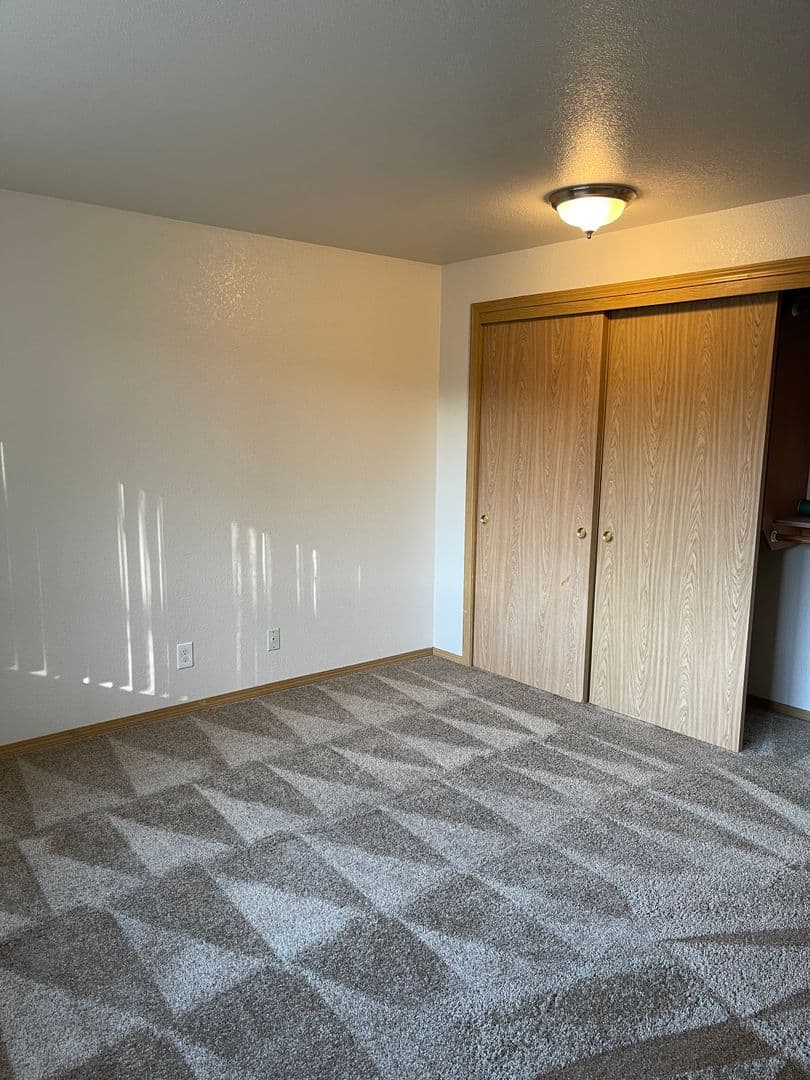 Keizer Apartment: 581 Manbrin Drive NE