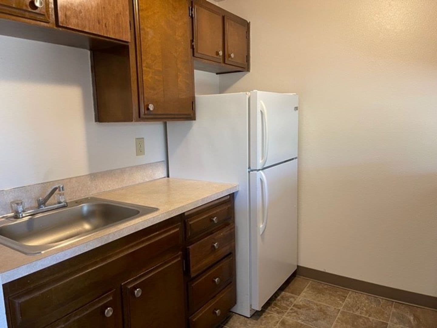 Salem Apartment: 440 Lancaster Drive SE