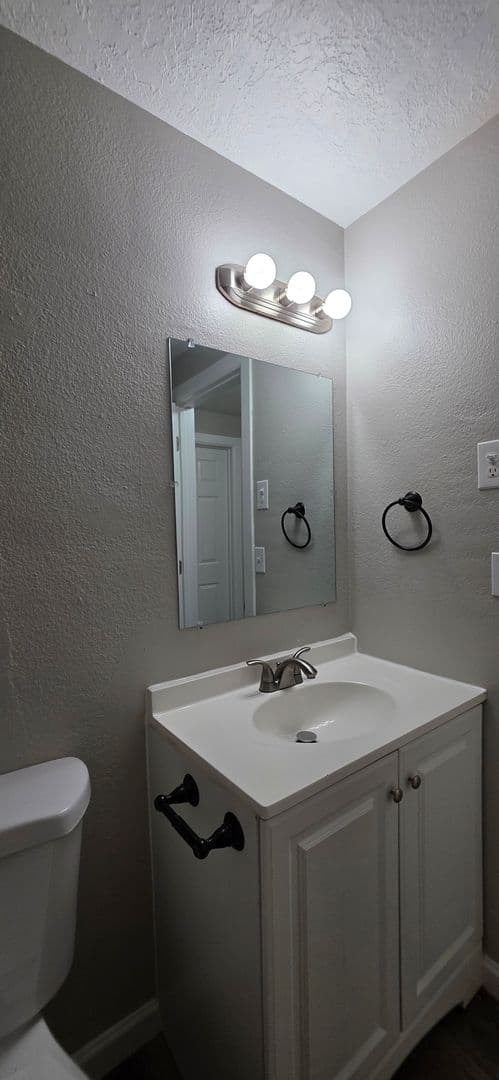 Salem Apartment: 4006 Satter Drive NE