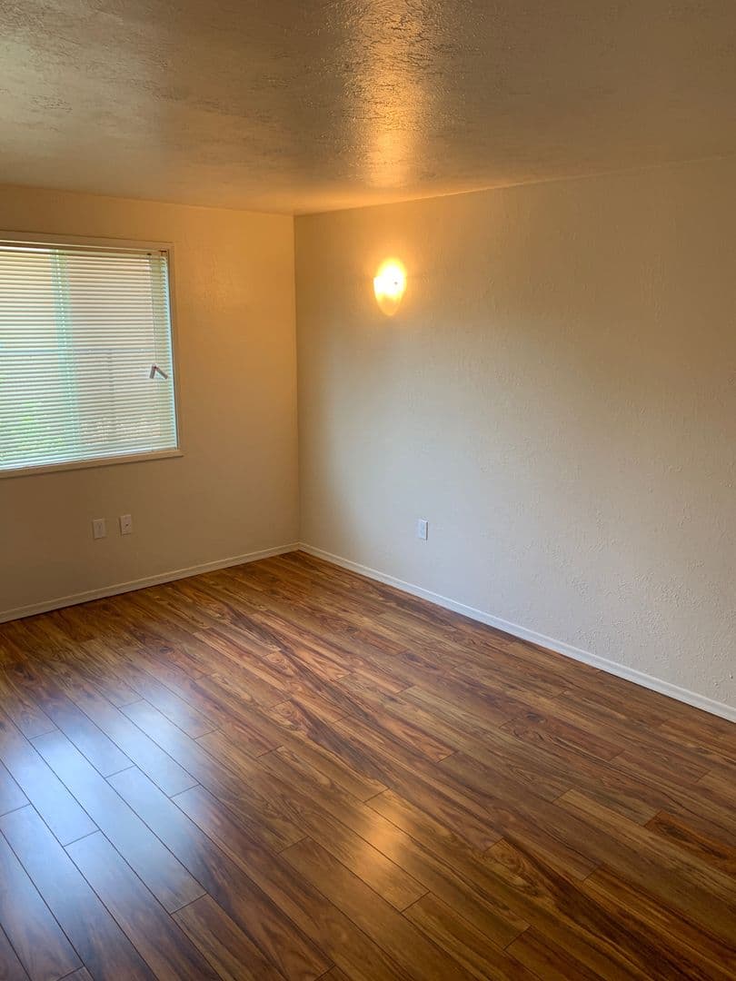 Salem Apartment: 731 Gerth Ave NW