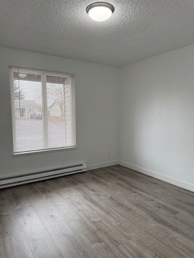 Salem Apartment: 3414 30th Ave NE