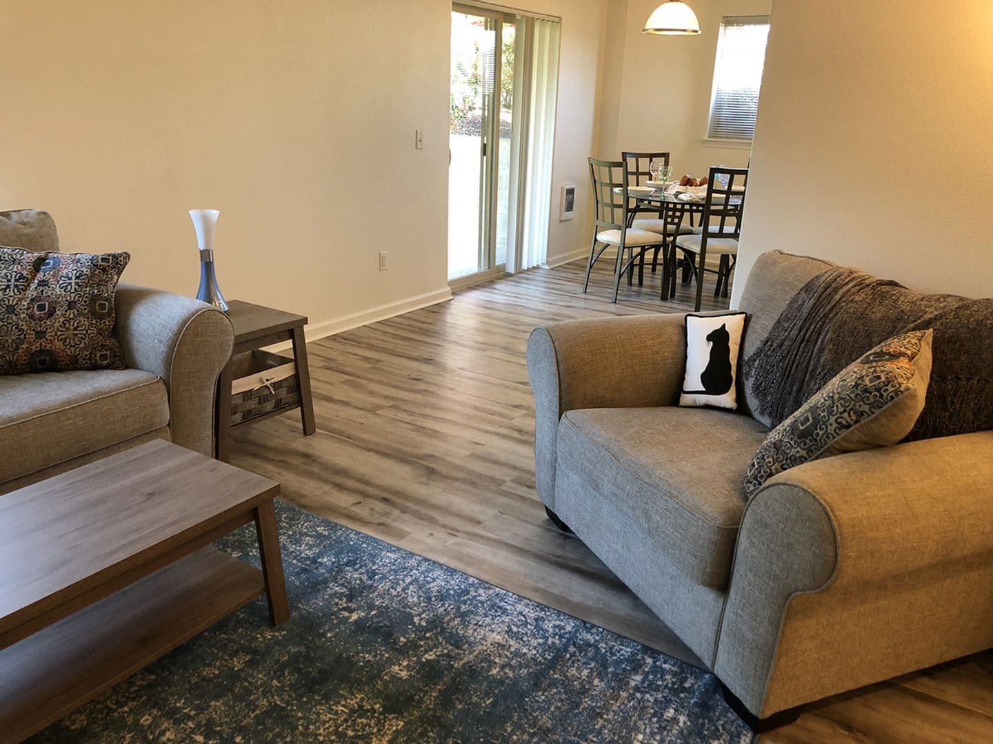 Sutherlin Apartment: 233 NW Sherman St