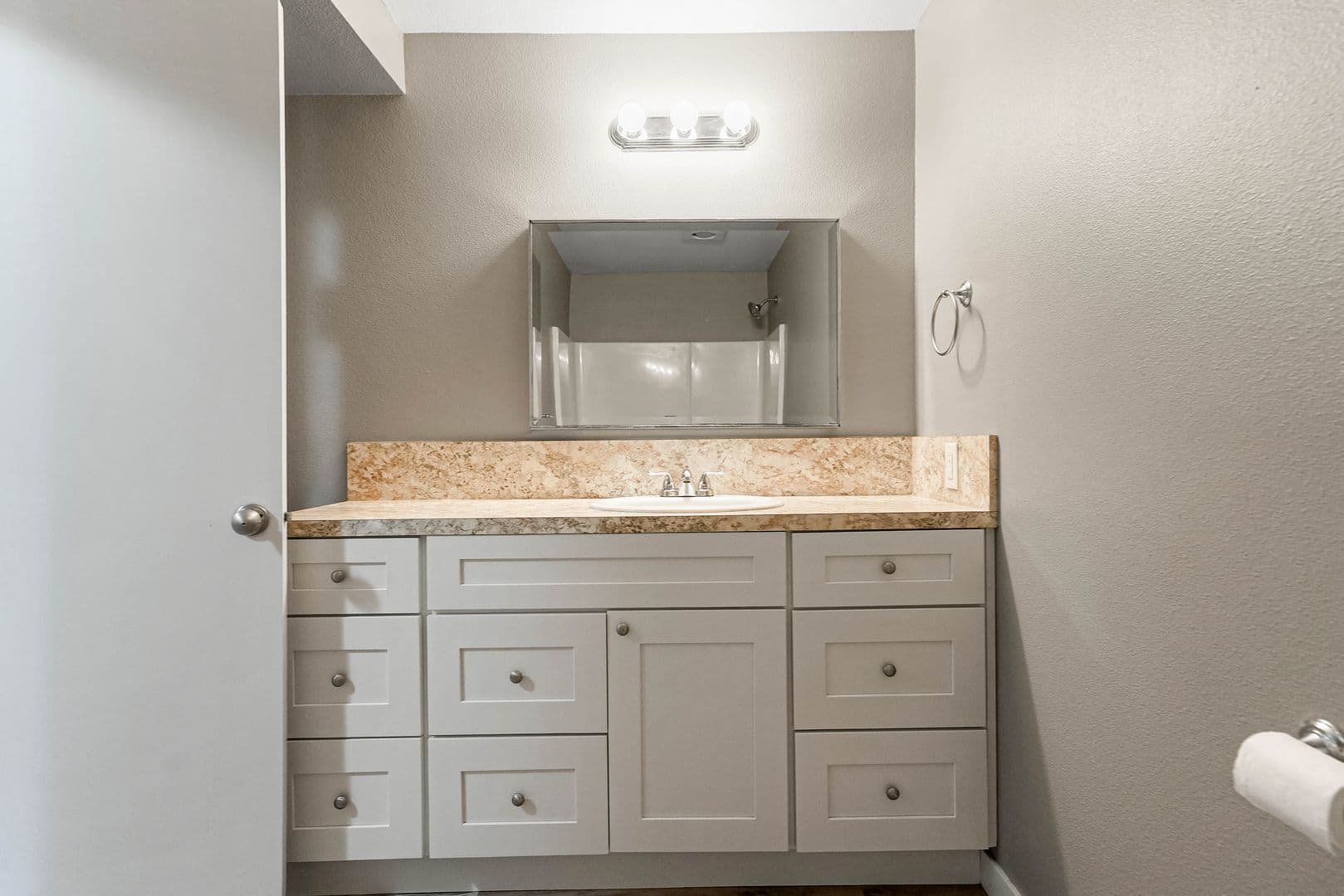 Salem Apartment: 2500 Lancaster Drive NE