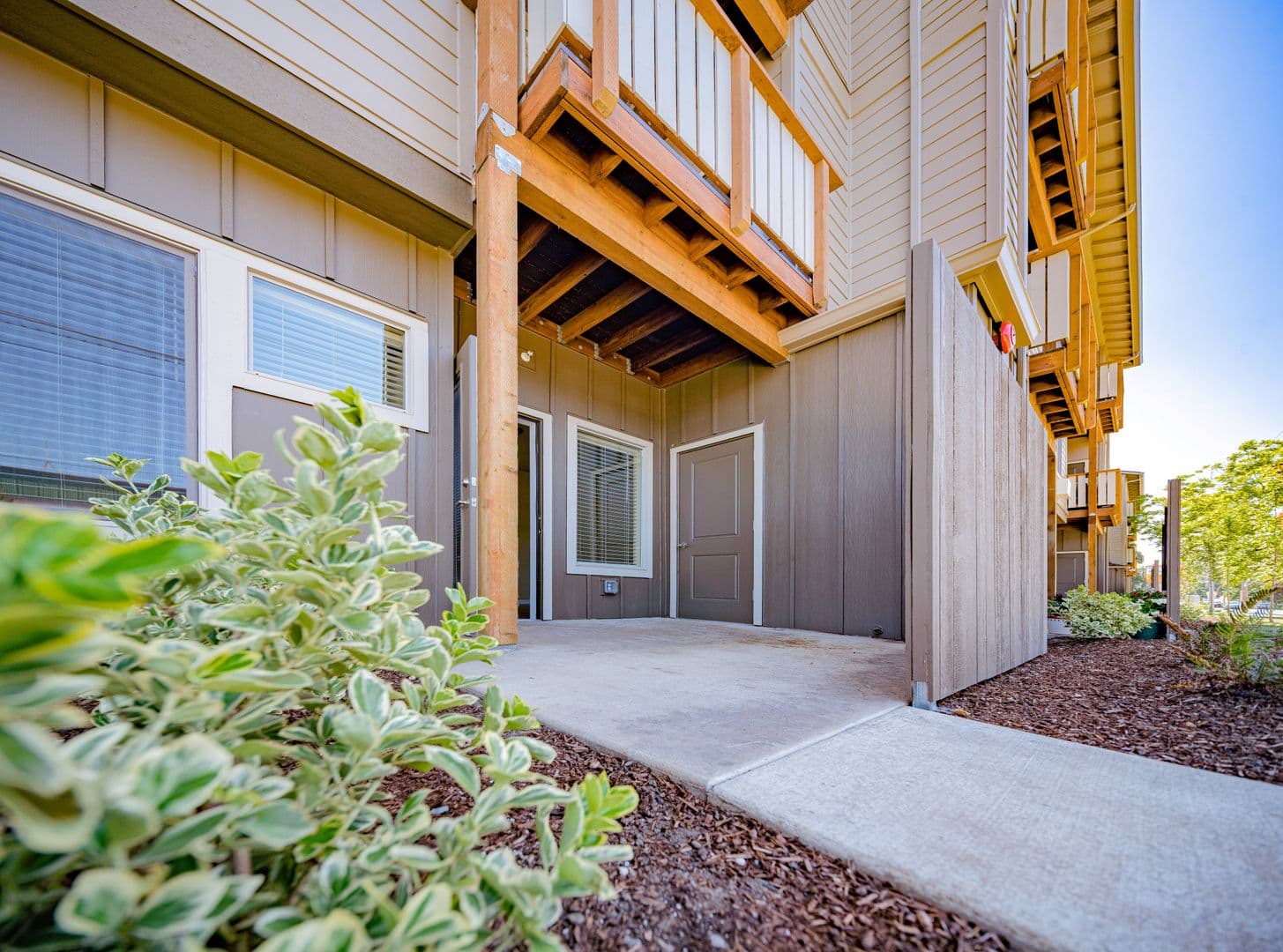 Salem Apartment: 3220 Lansing Avenue NE