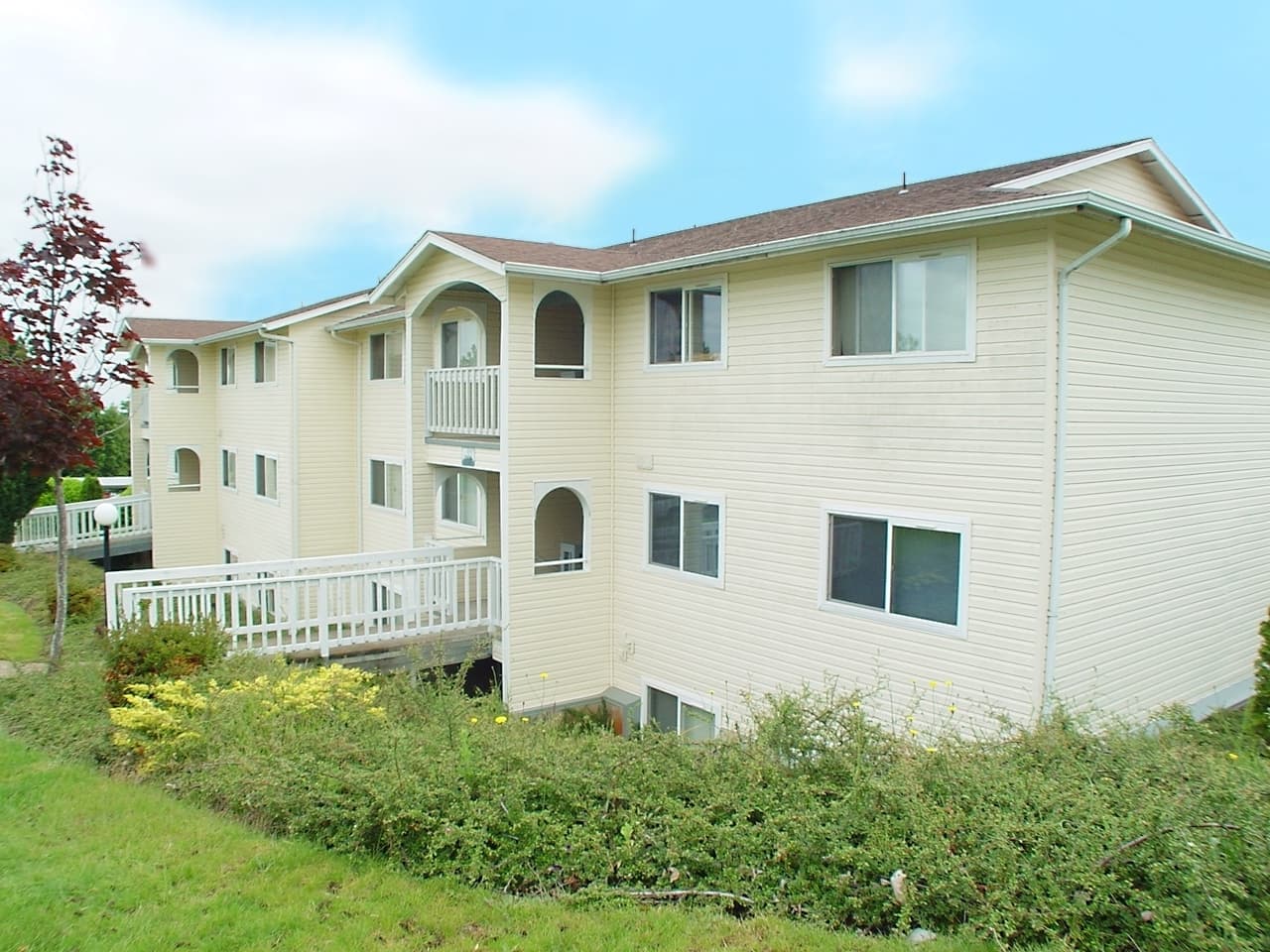 Salem Apartment: 2108 Red Oak Dr S