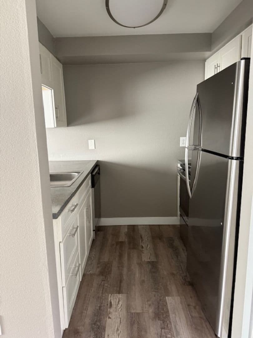 Salem Apartment: 2500 Lancaster Drive NE