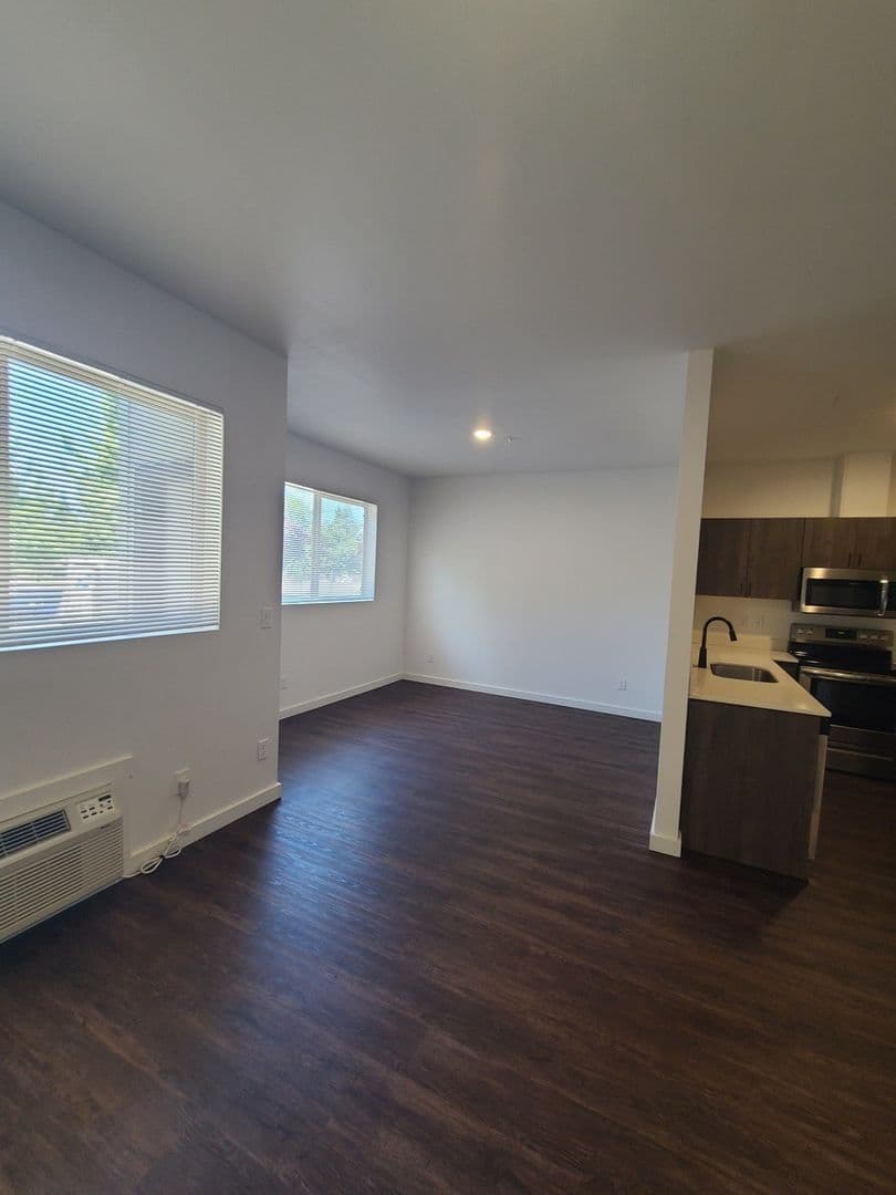 Sweet Home Apartment: 987 Long St