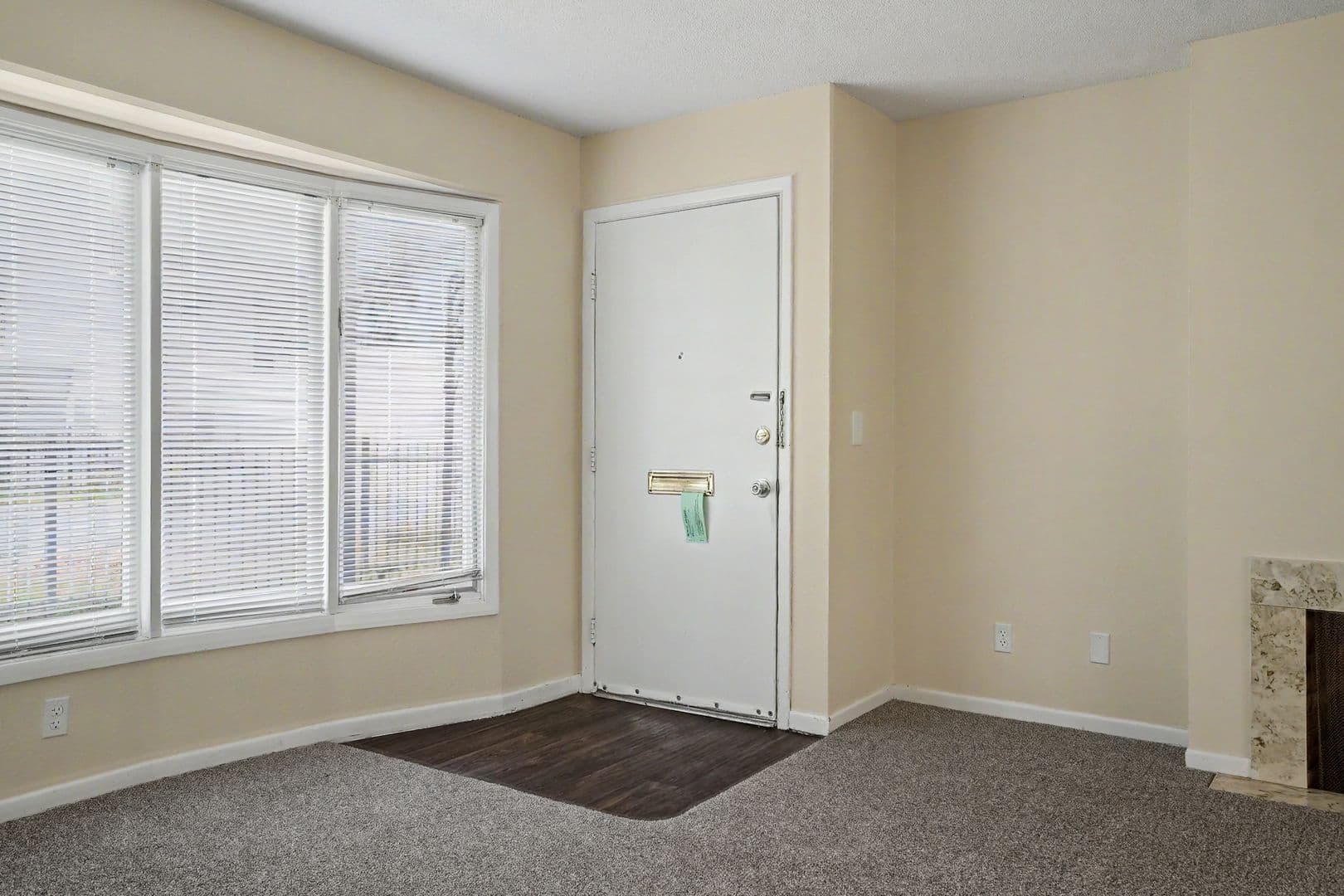 Salem Apartment: 260 Wilson St S