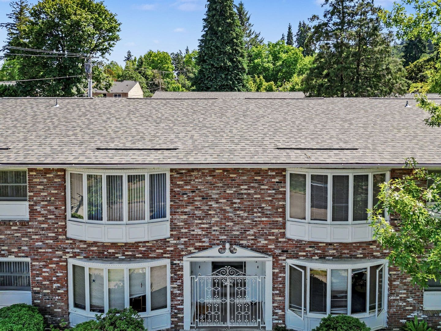 Salem Apartment: 260 Wilson St S