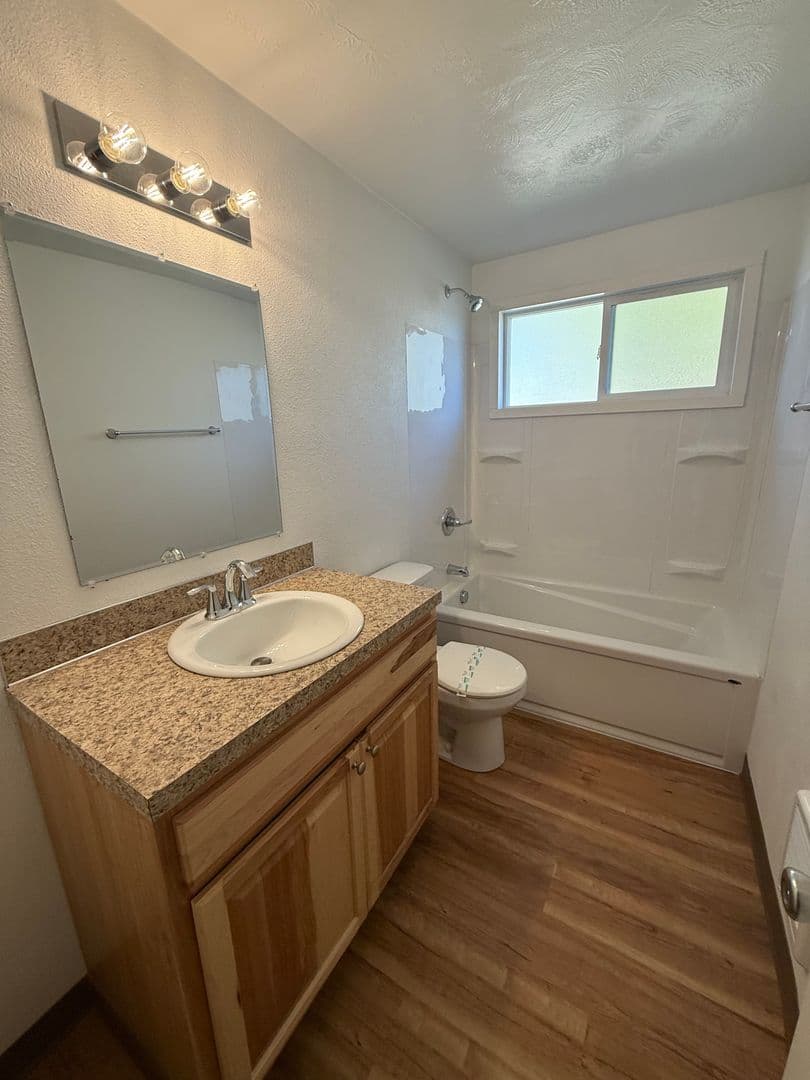 Salem Apartment: 4251 32nd Place NE