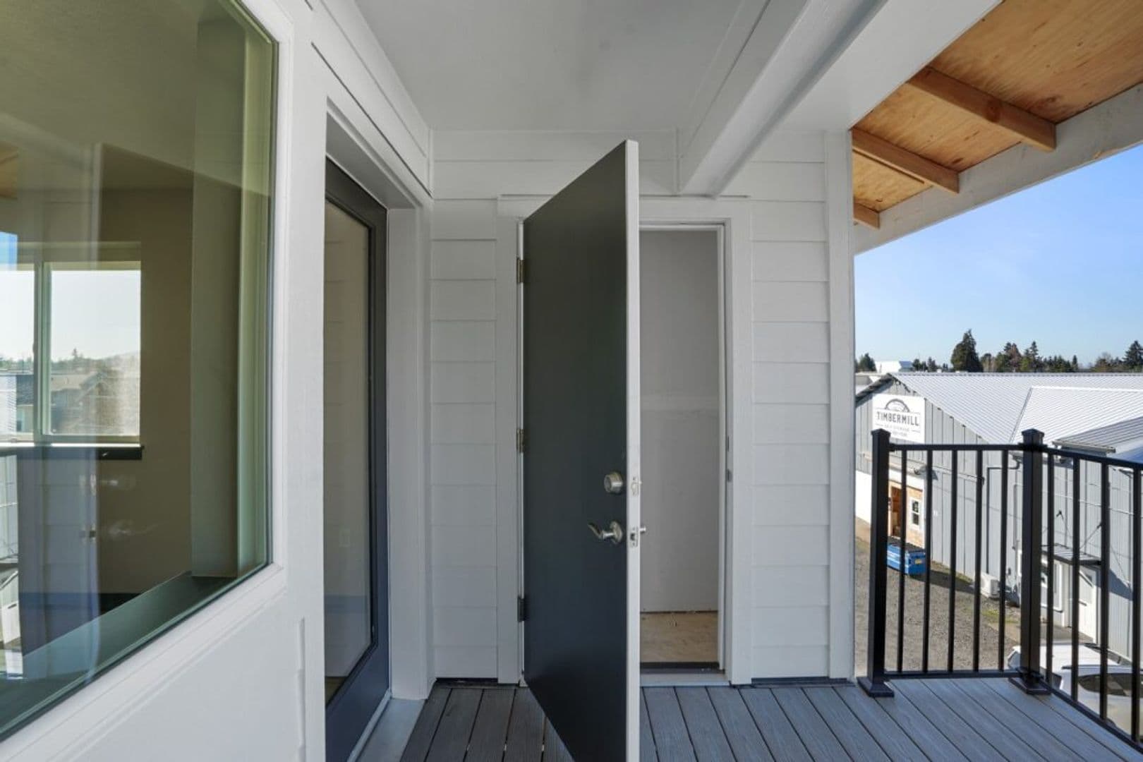 Lebanon Apartment: 305 East Airport Road