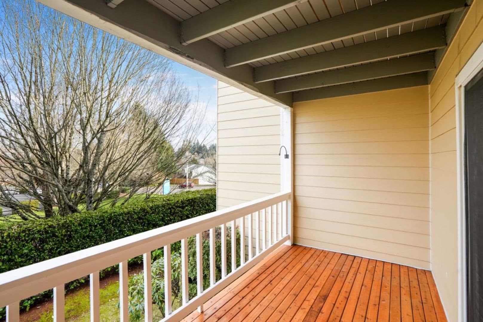 Salem Apartment: 2108 Red Oak Dr S