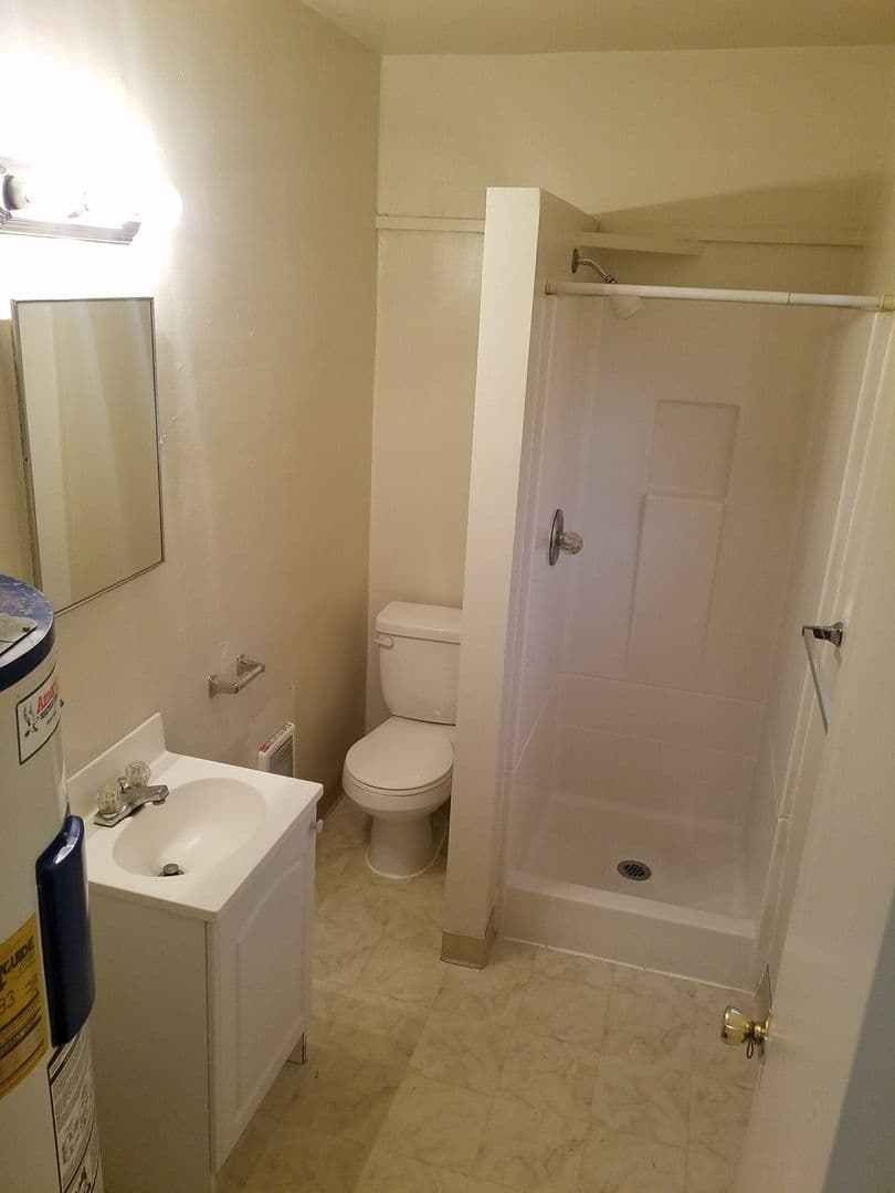 Salem Apartment: 1642 13th St SE