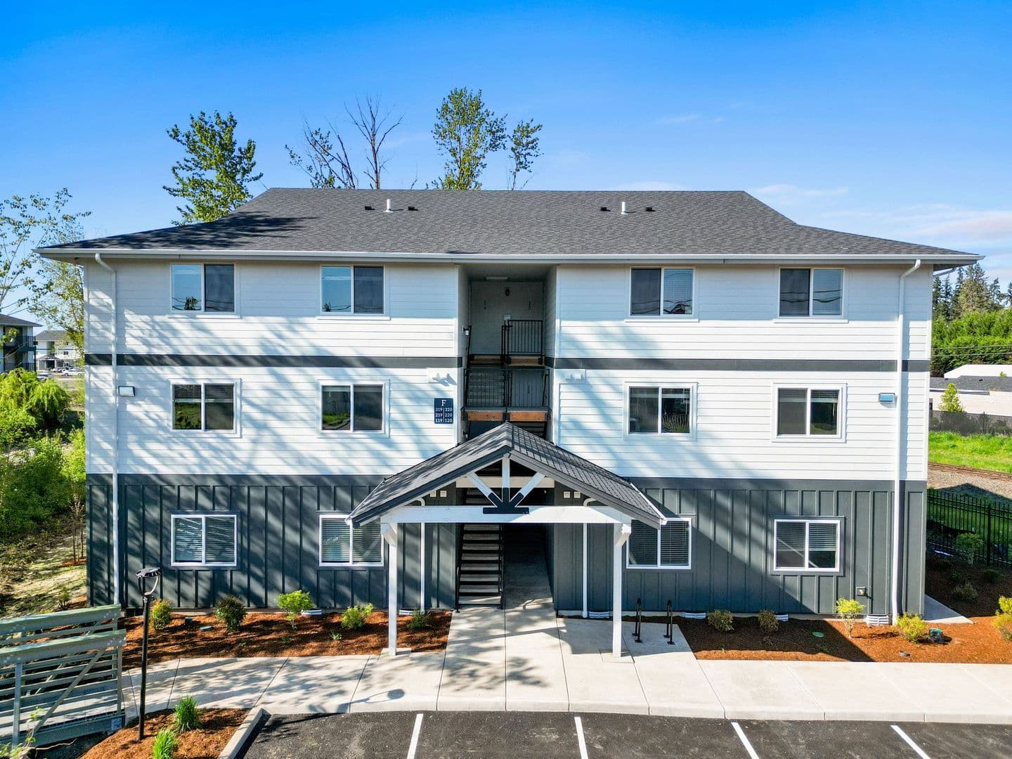 Lebanon Apartment: 305 East Airport Road