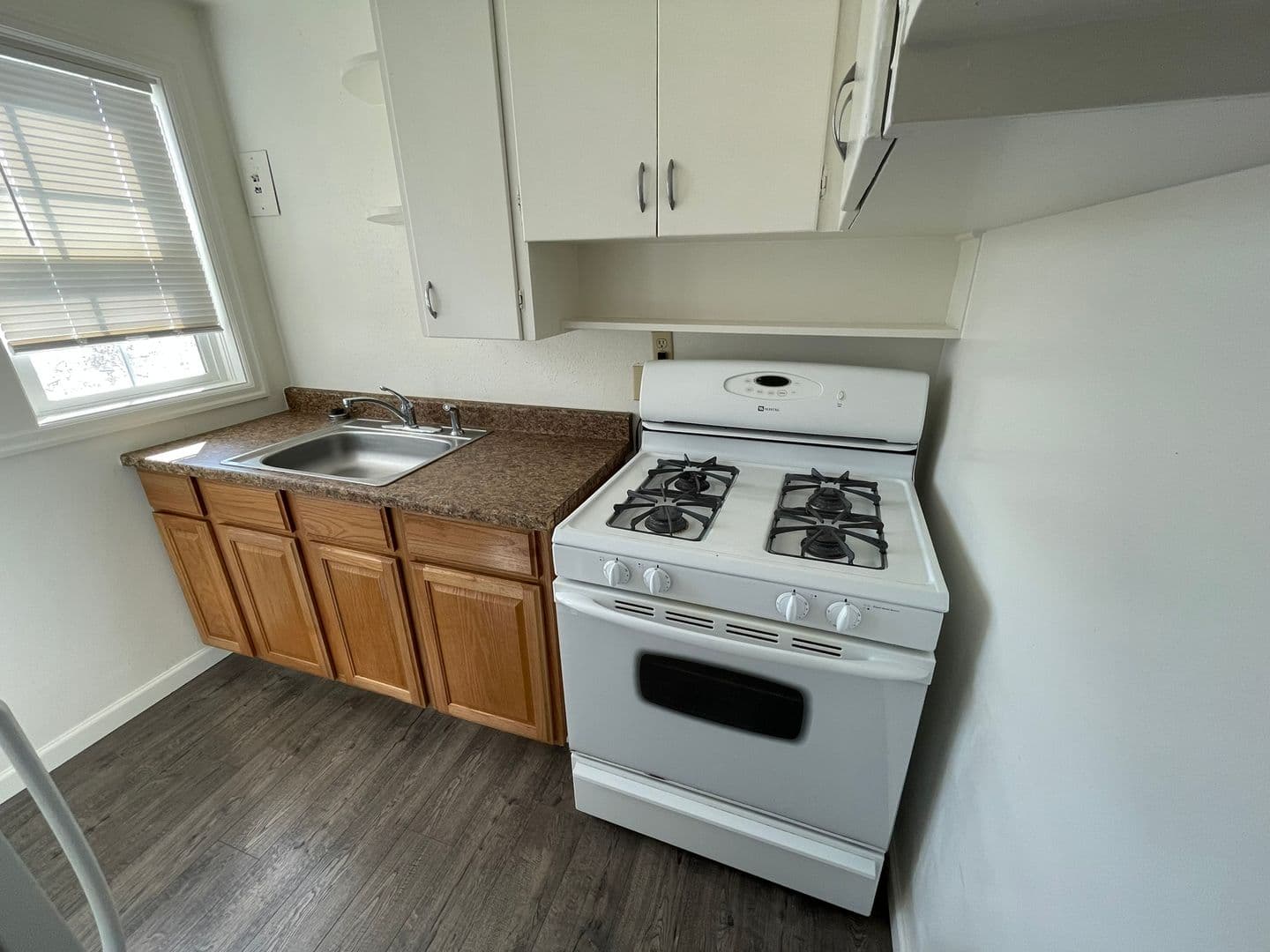 Roseburg Apartment: 1104 NE Freemont Ave