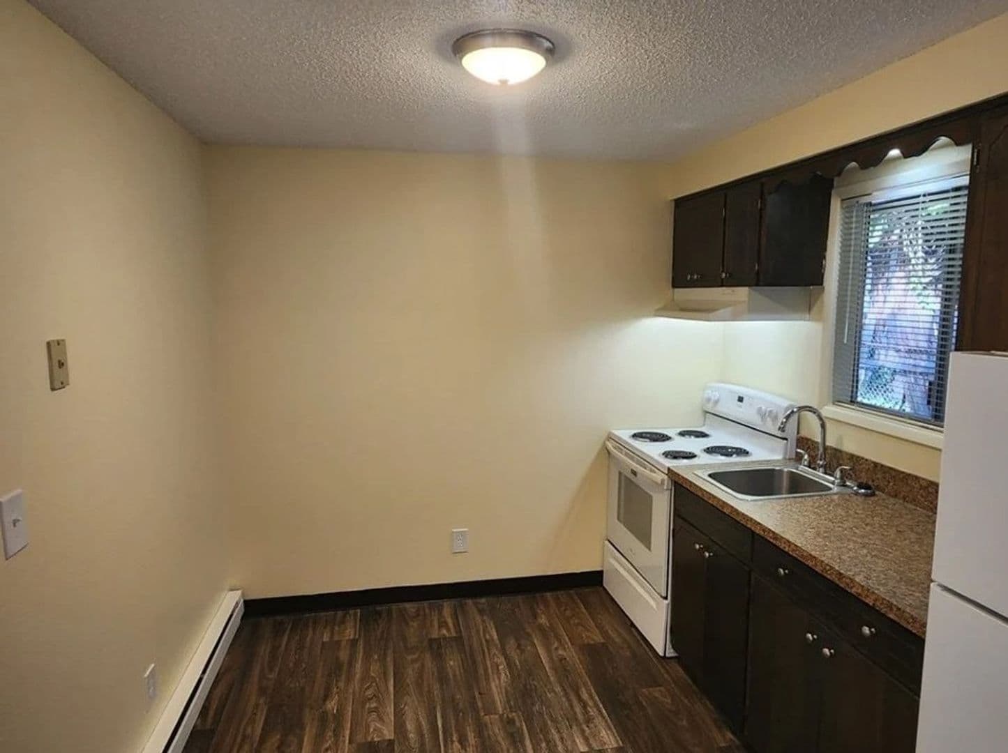 Salem Apartment: 158 Friendship Ave SE