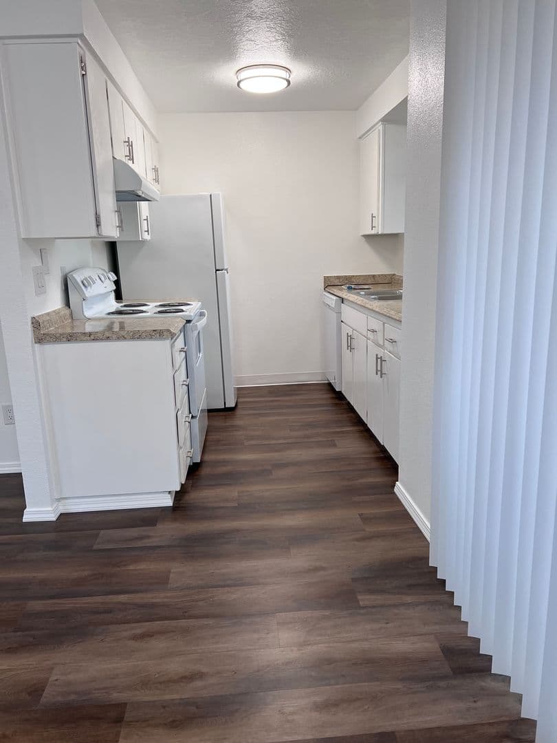 Salem Apartment: 3459 Hawthorne Ave NE