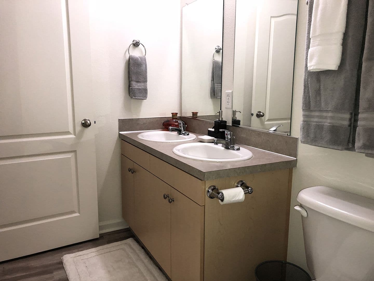 Sutherlin Apartment: 233 NW Sherman St