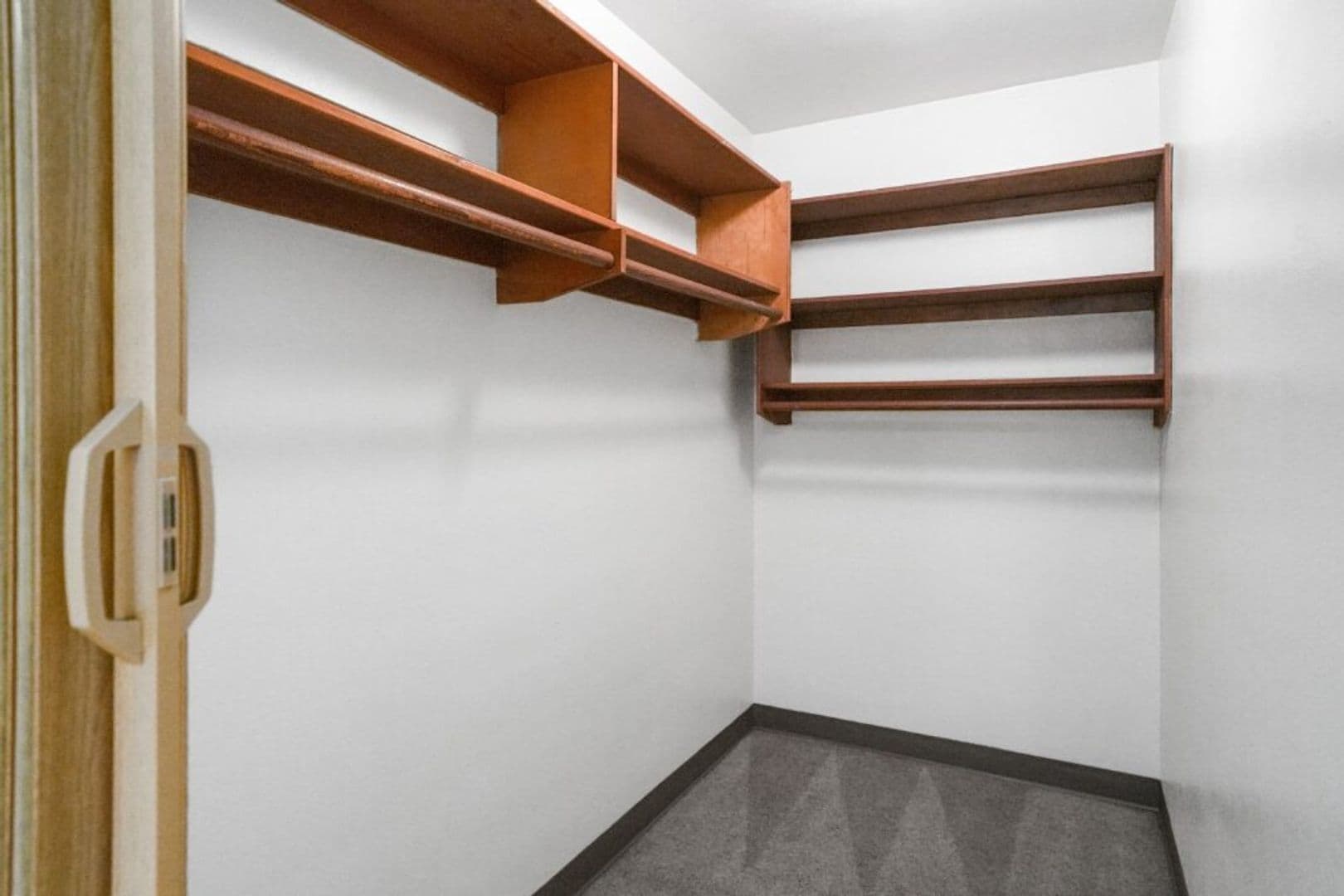 Salem Apartment: 1869 Broadway St NE